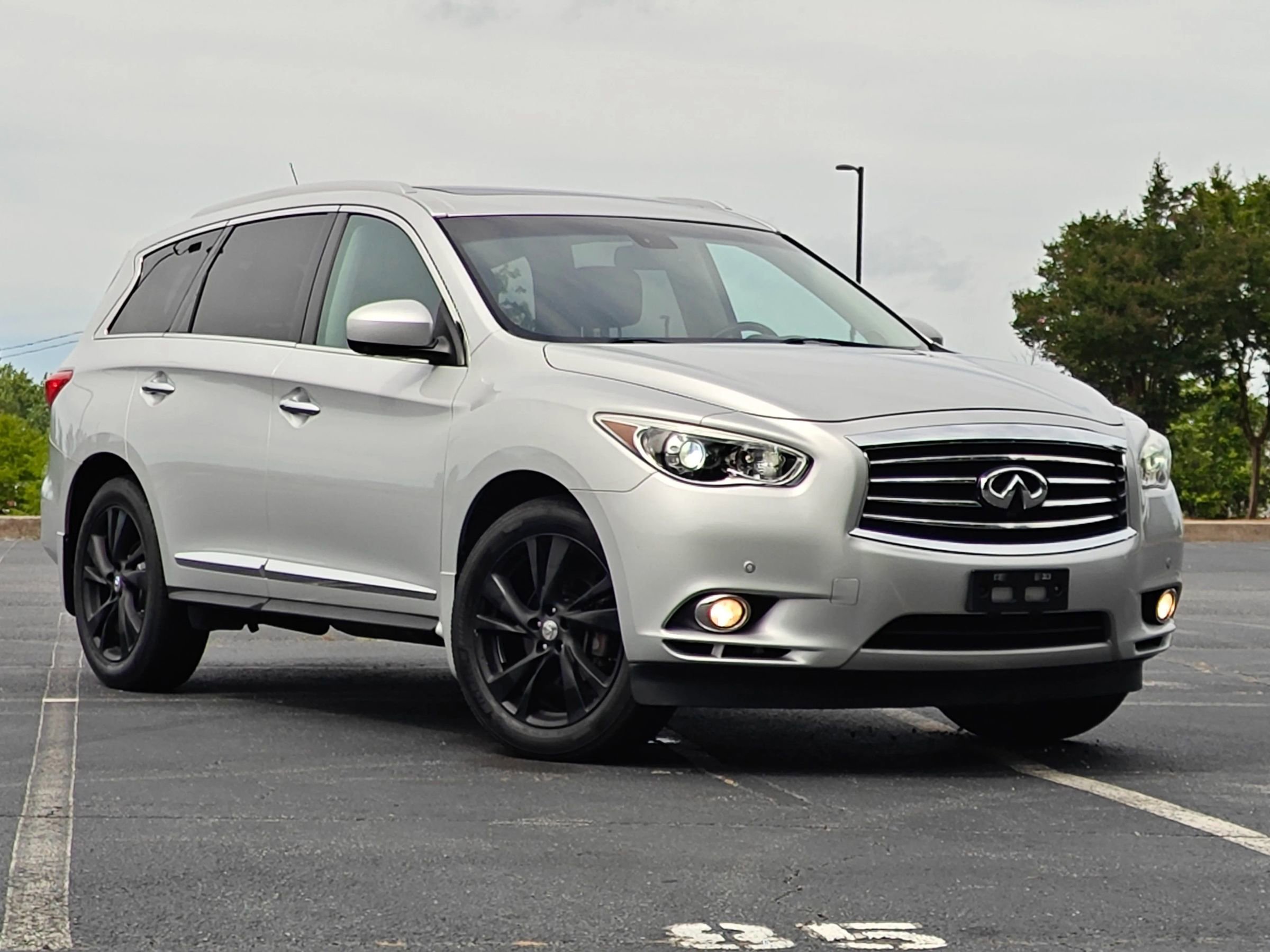 Used 2013 INFINITI JX35 AWD w/ Premium Pkg image 2