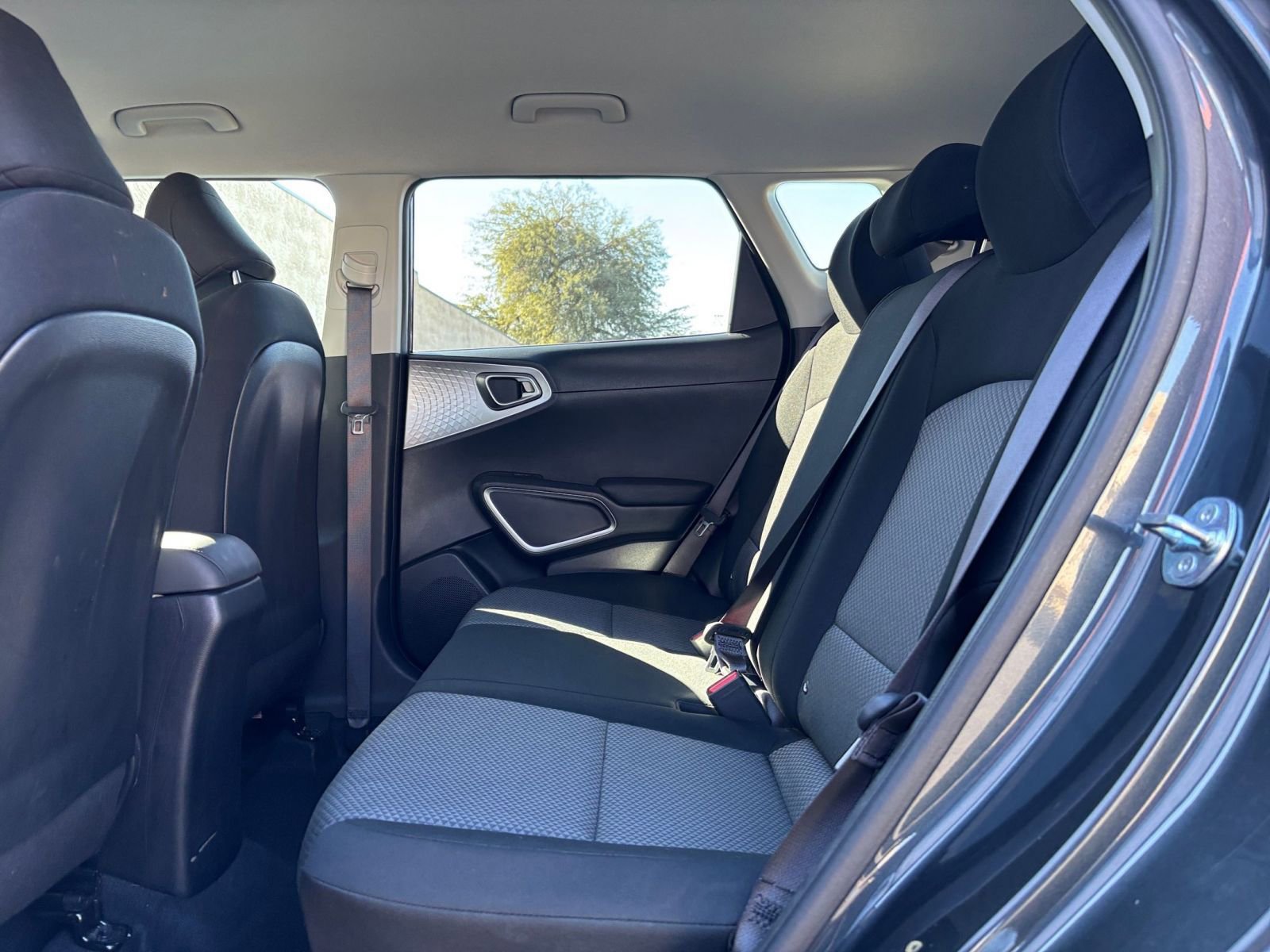 Used 2025 Kia Soul LX w/ LX Technology Package FWD image 23