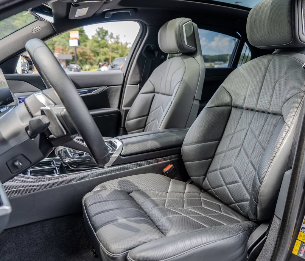 Used 2023 BMW i7 xDrive60 AWD/4WD image 19