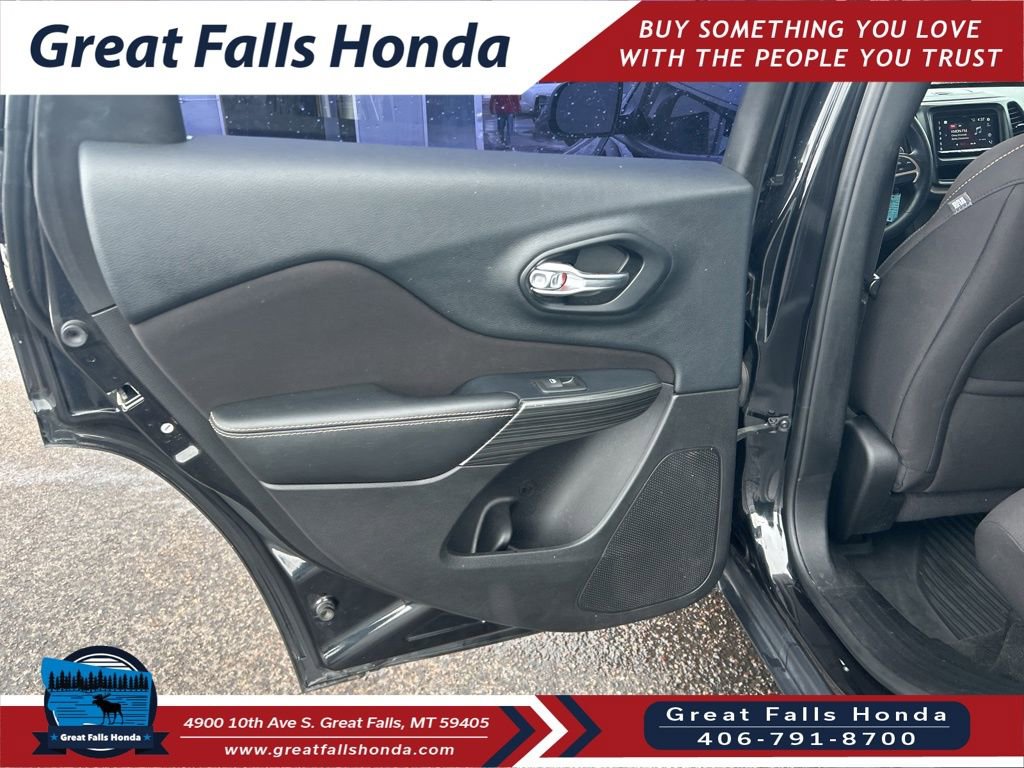 Used 2016 Jeep Cherokee Sport image 19