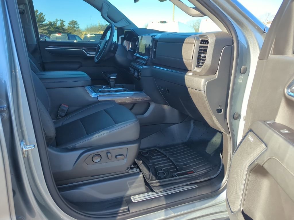 Used 2023 Chevrolet Silverado 1500 LTZ image 38
