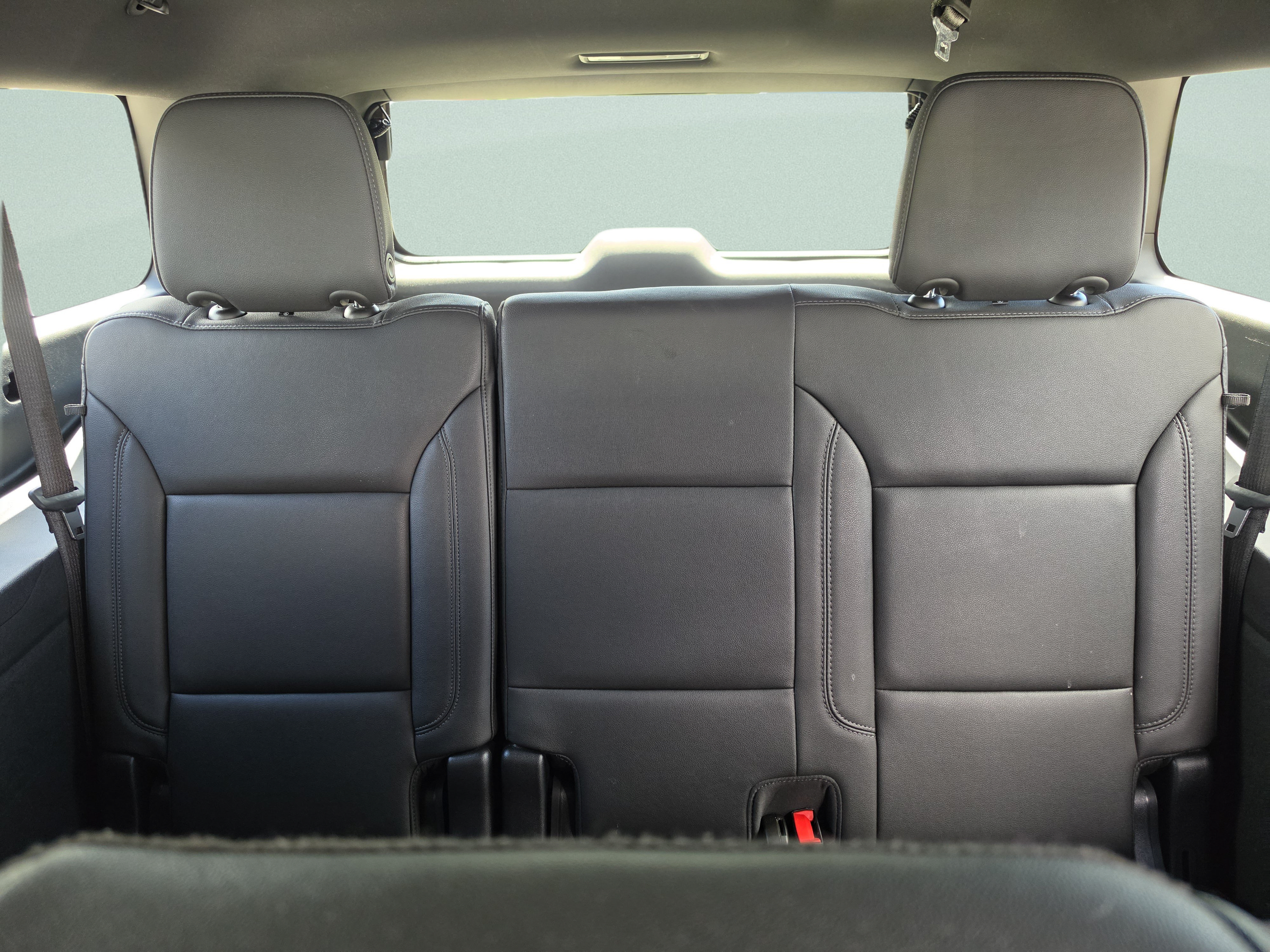 Used 2025 Chevrolet Suburban LT RWD image 23