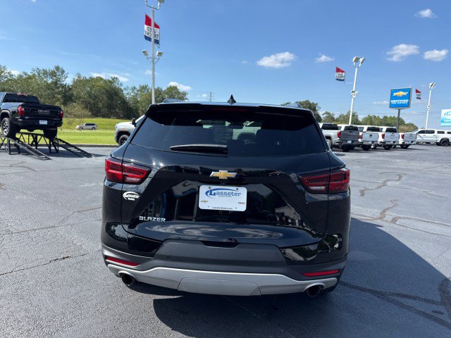 Used 2025 Chevrolet Blazer LT w/ Convenience Package FWD image 4