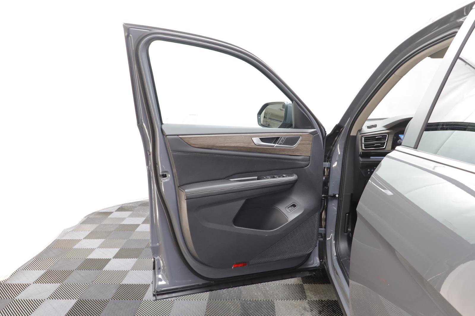 New 2026 Volkswagen Atlas SEL image 5