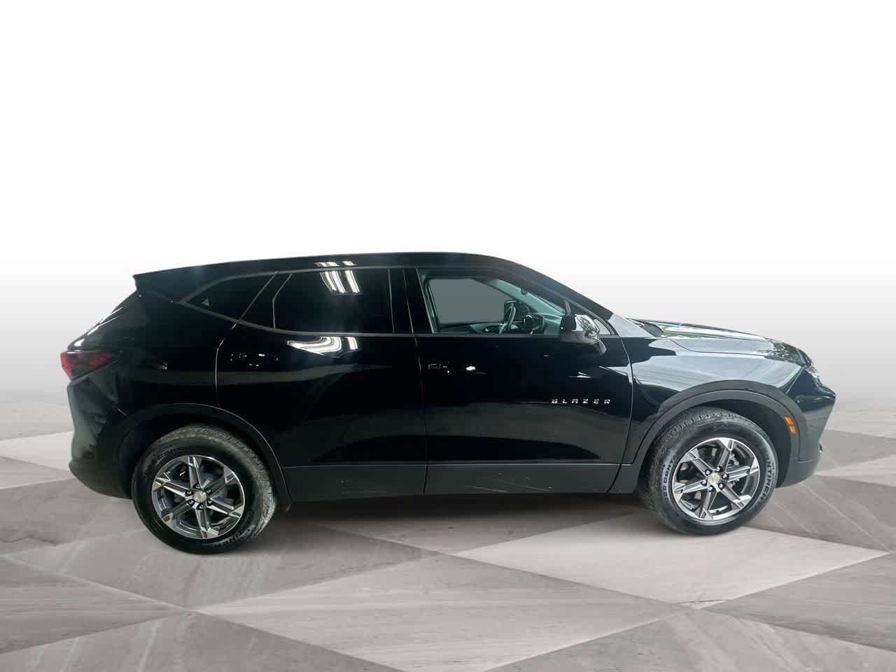 Used 2025 Chevrolet Blazer LT FWD image 9