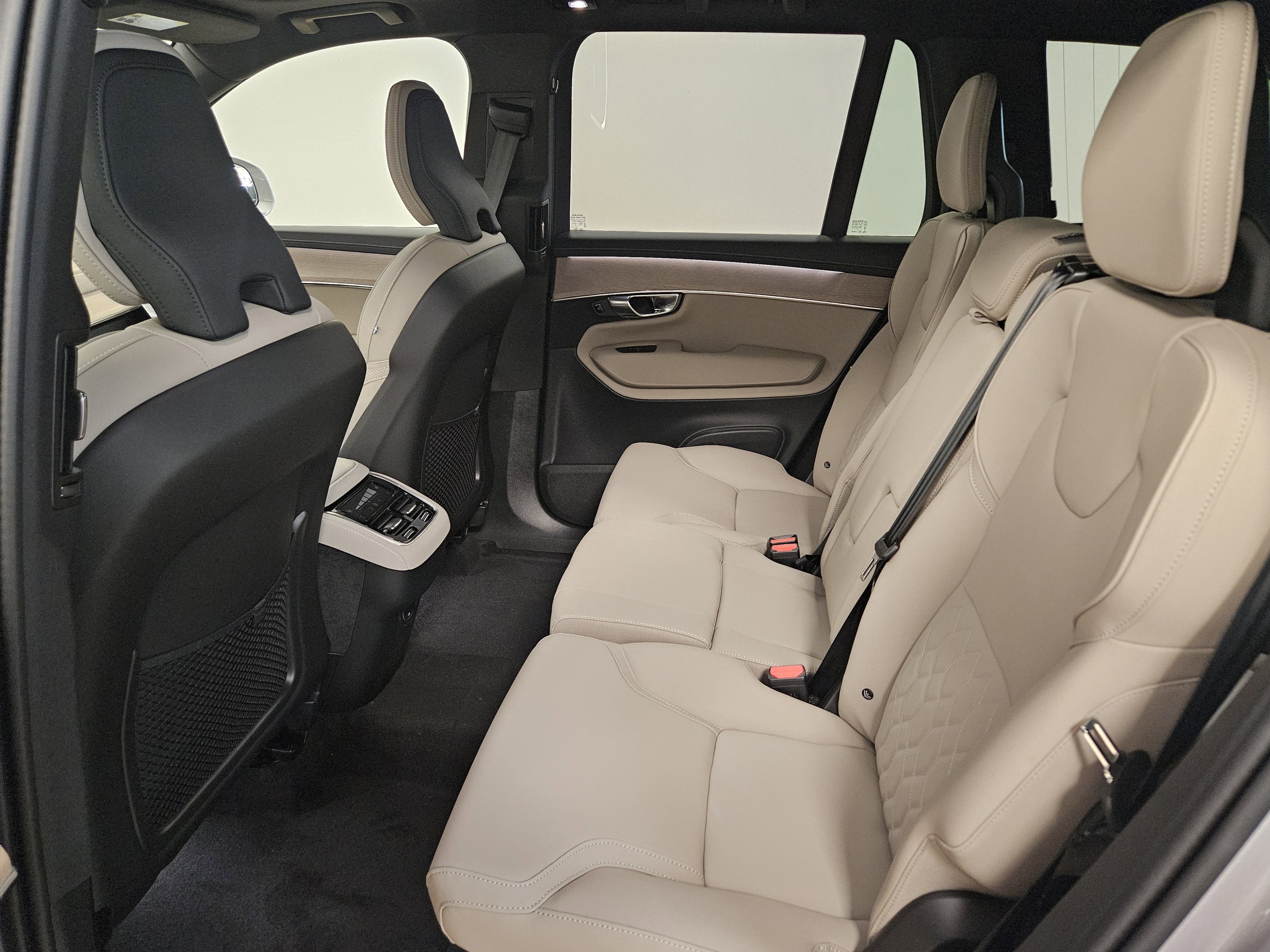 New 2026 Volvo XC90 B6 Plus w/ Protection Package Premier image 12