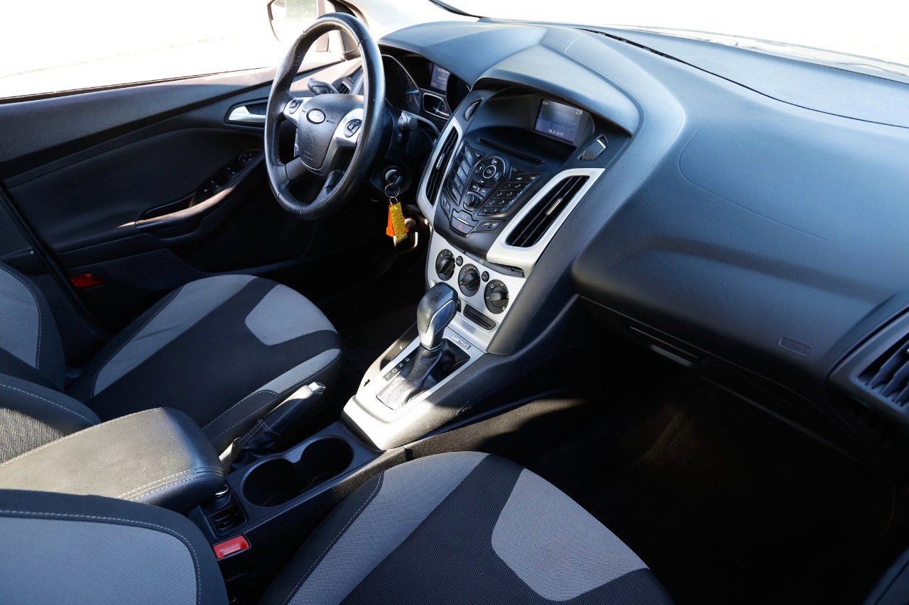 Used 2014 Ford Focus SE w/ SE Sport Package image 16