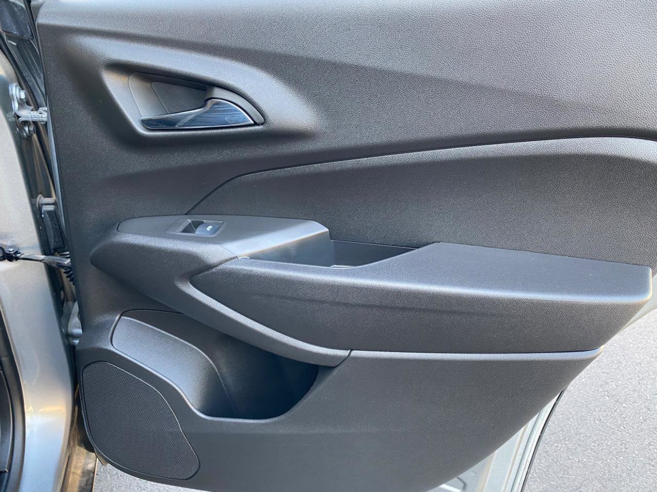 Used 2025 Chevrolet Trax LT w/ Driver Confidence Package image 36