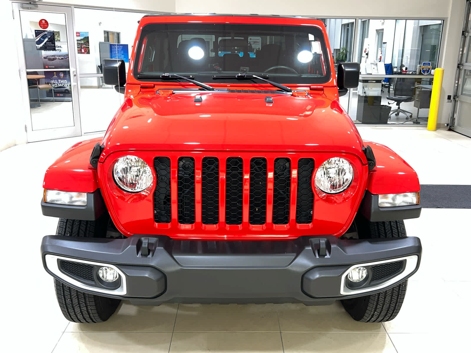 Used 2022 Jeep Gladiator Sport AWD/4WD image 6