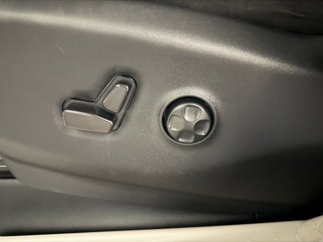 Used 2024 Chrysler Pacifica Touring-L w/ Road Tripper Package image 16