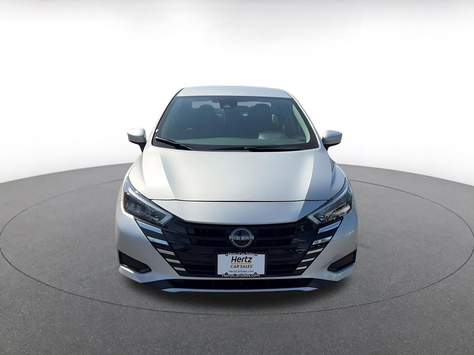 Used 2025 Nissan Versa SV image 4