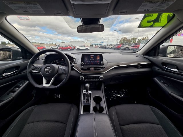 Used 2025 Nissan Altima 2.5 SV FWD image 20