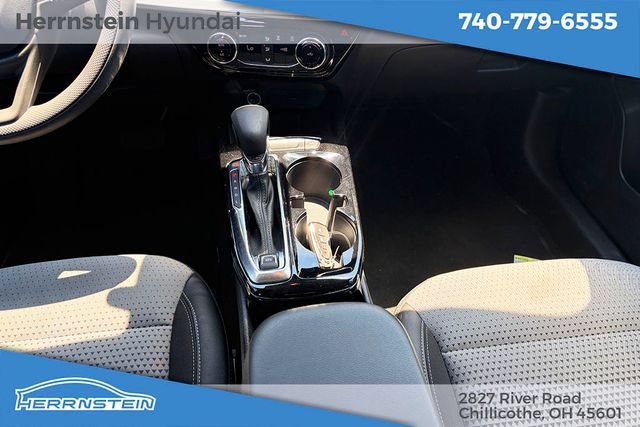 Used 2025 Chevrolet Trax LT FWD image 13