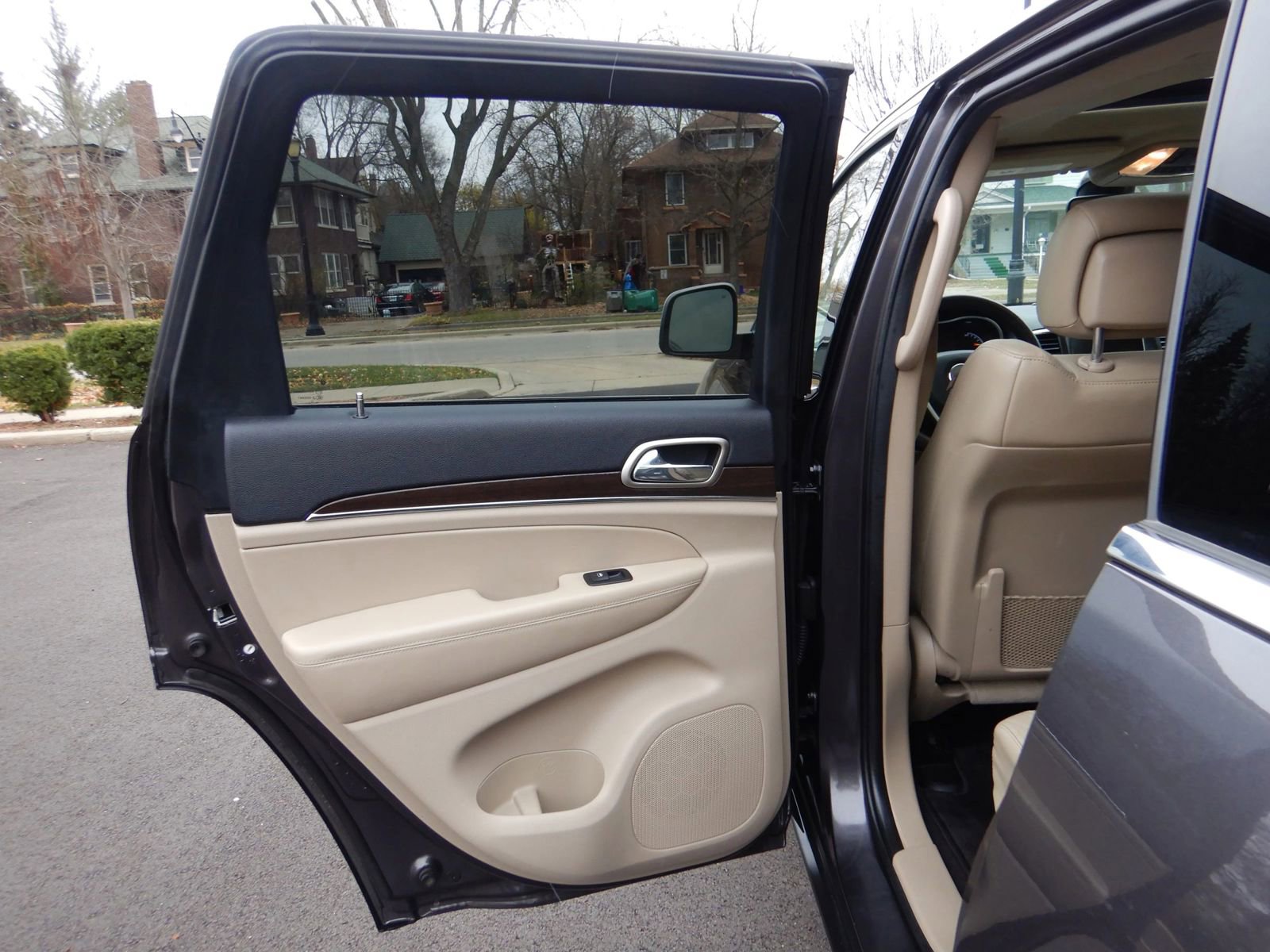 Used 2017 Jeep Grand Cherokee Limited AWD/4WD image 17