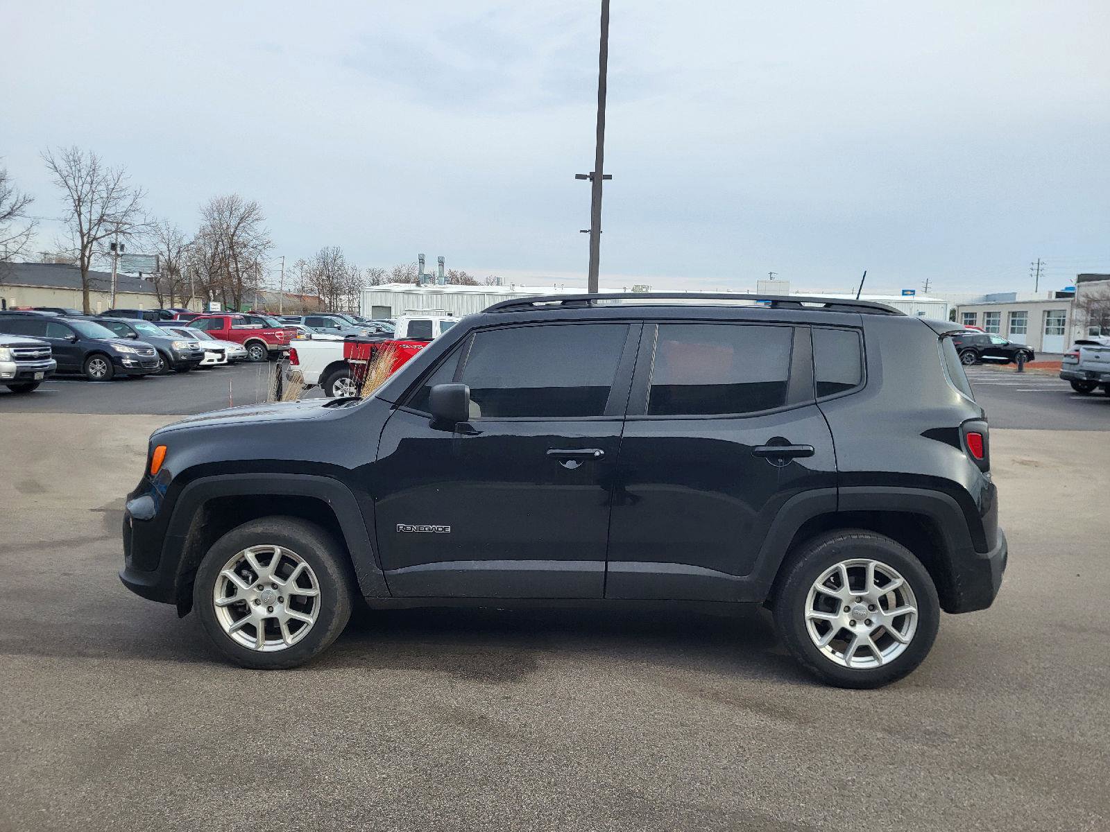 Used 2023 Jeep Renegade Latitude w/ Premium Group image 6