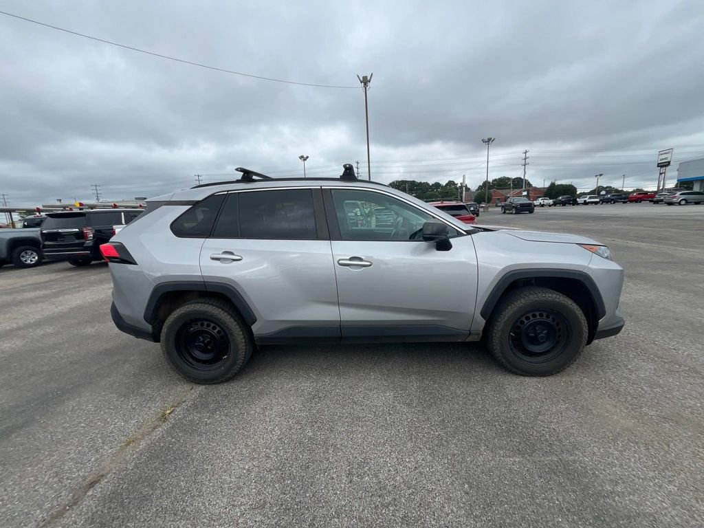 Used 2021 Toyota RAV4 LE image 8
