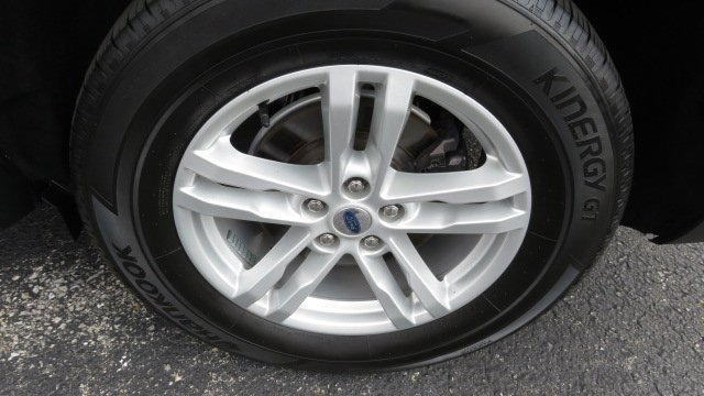 Certified 2022 Ford Explorer XLT w/ Equipment Group 202A image 30