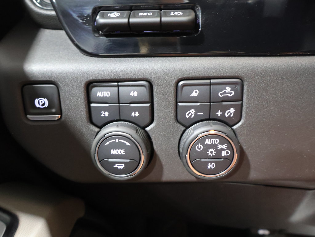 Used 2025 Chevrolet Silverado 1500 ZR2 w/ Technology Package AWD/4WD image 33