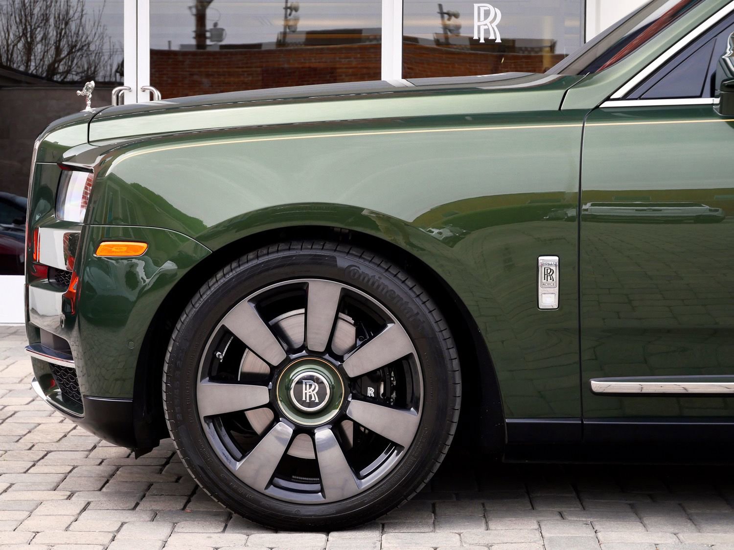 Used 2023 Rolls-Royce Cullinan w/ Cullinan Package image 12