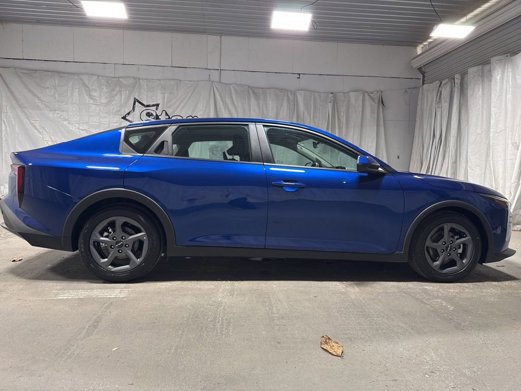 Used 2025 Kia K4 LXS image 8