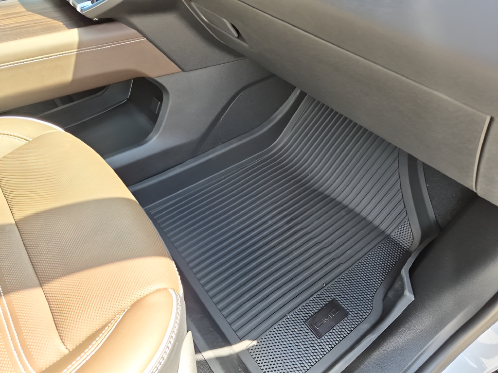 New 2027 GMC Acadia Denali Ultimate w/ LPO, Floor Liner Package AWD/4WD image 39