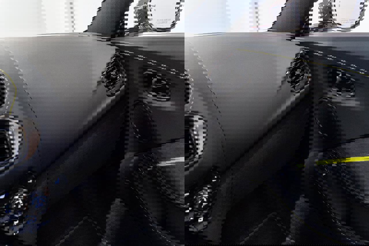 Used 2023 Aston Martin V8 Vantage Coupe image 9