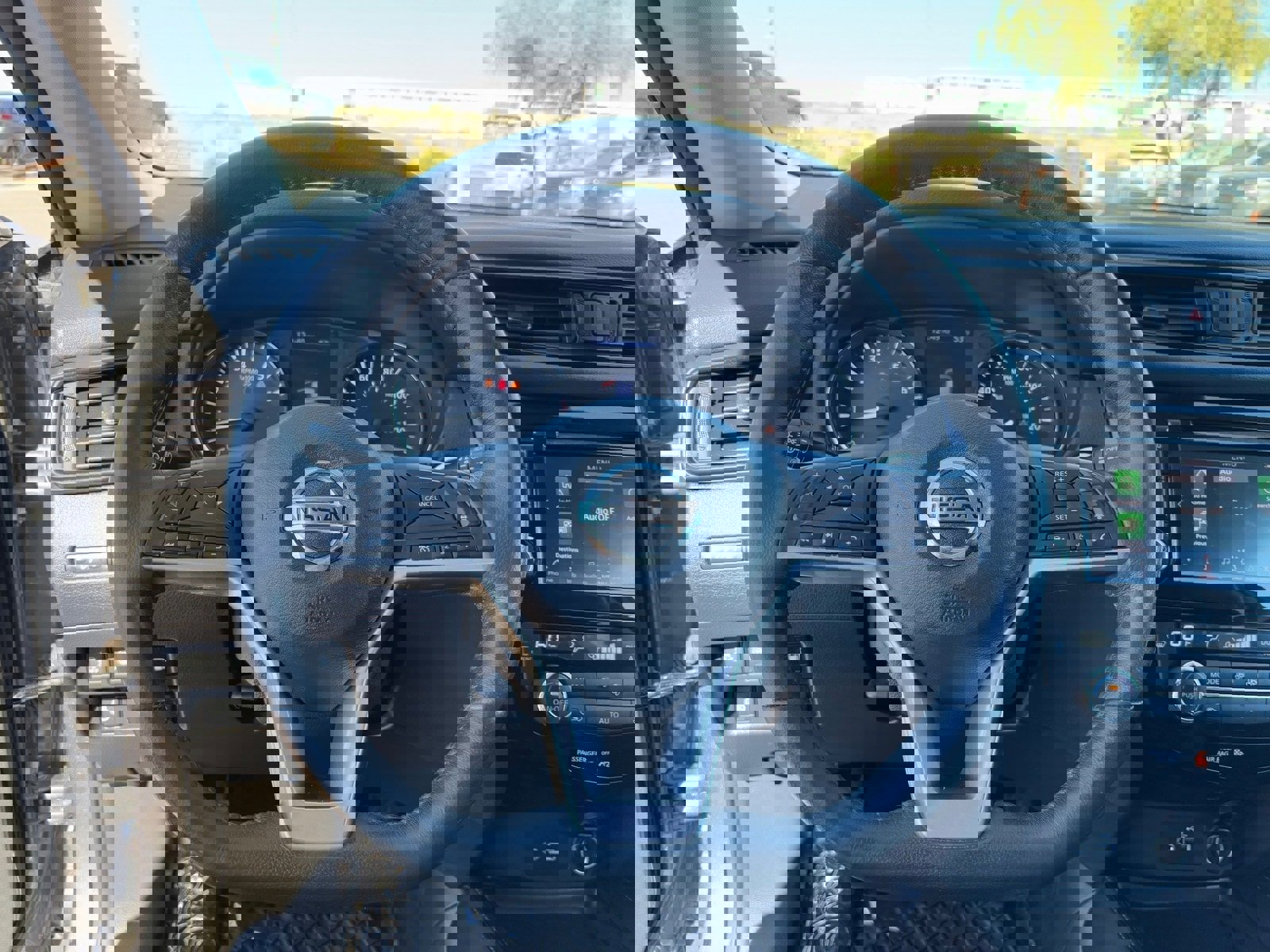 Used 2018 Nissan Rogue SL image 17