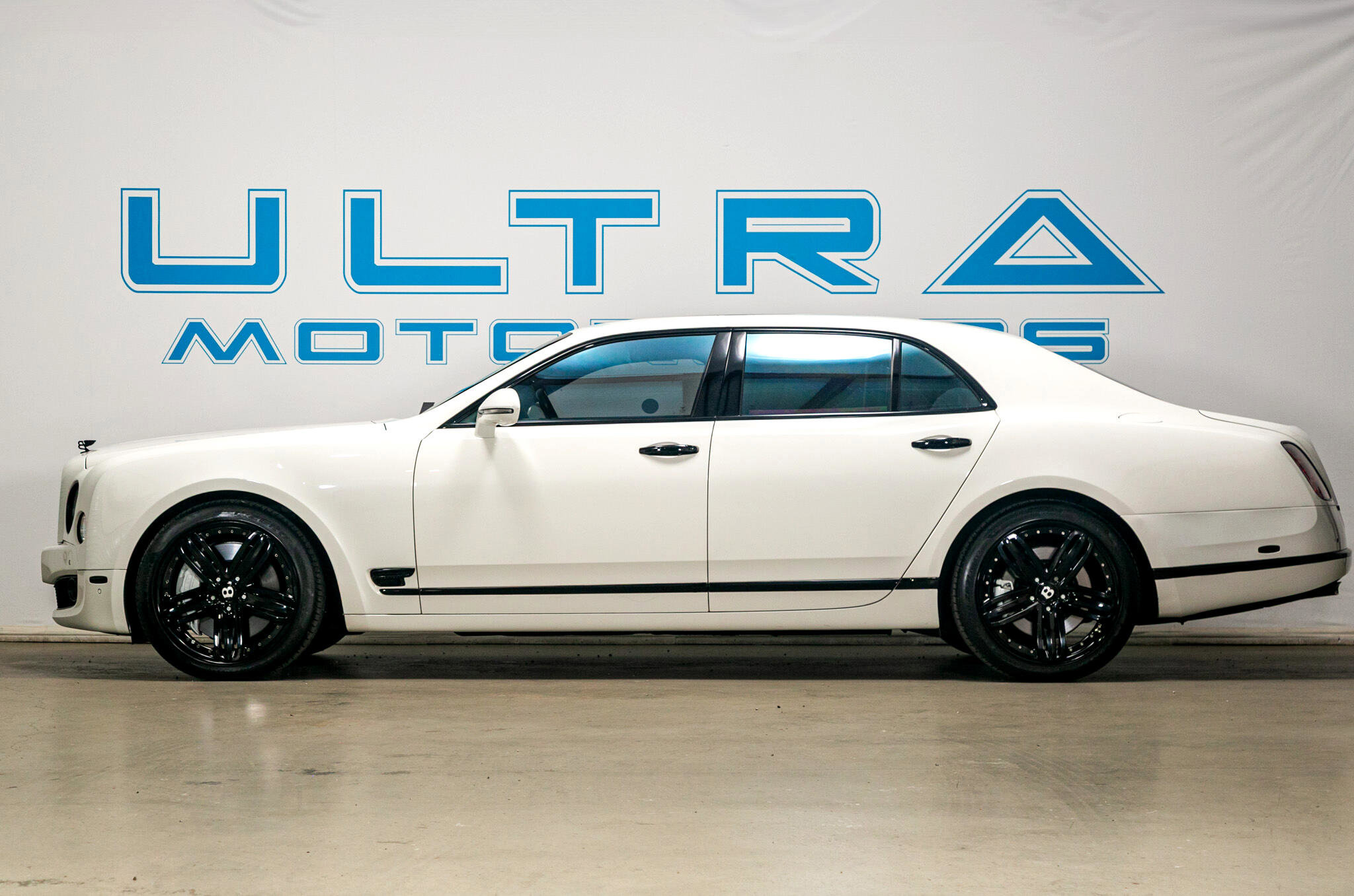 Used 2013 Bentley Mulsanne w/ Premiere Specification Pkg image 3