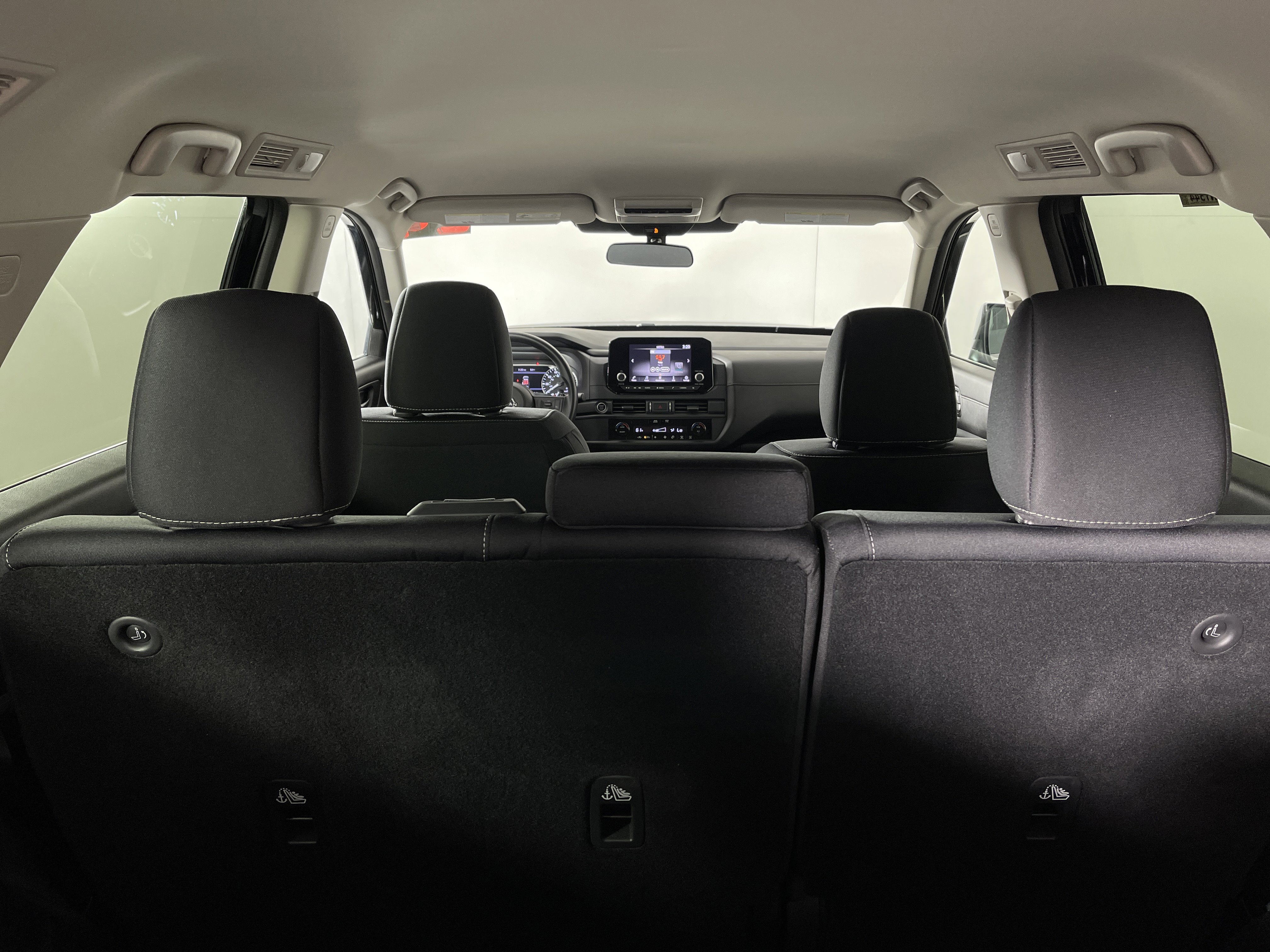 Used 2024 Nissan Pathfinder S image 16