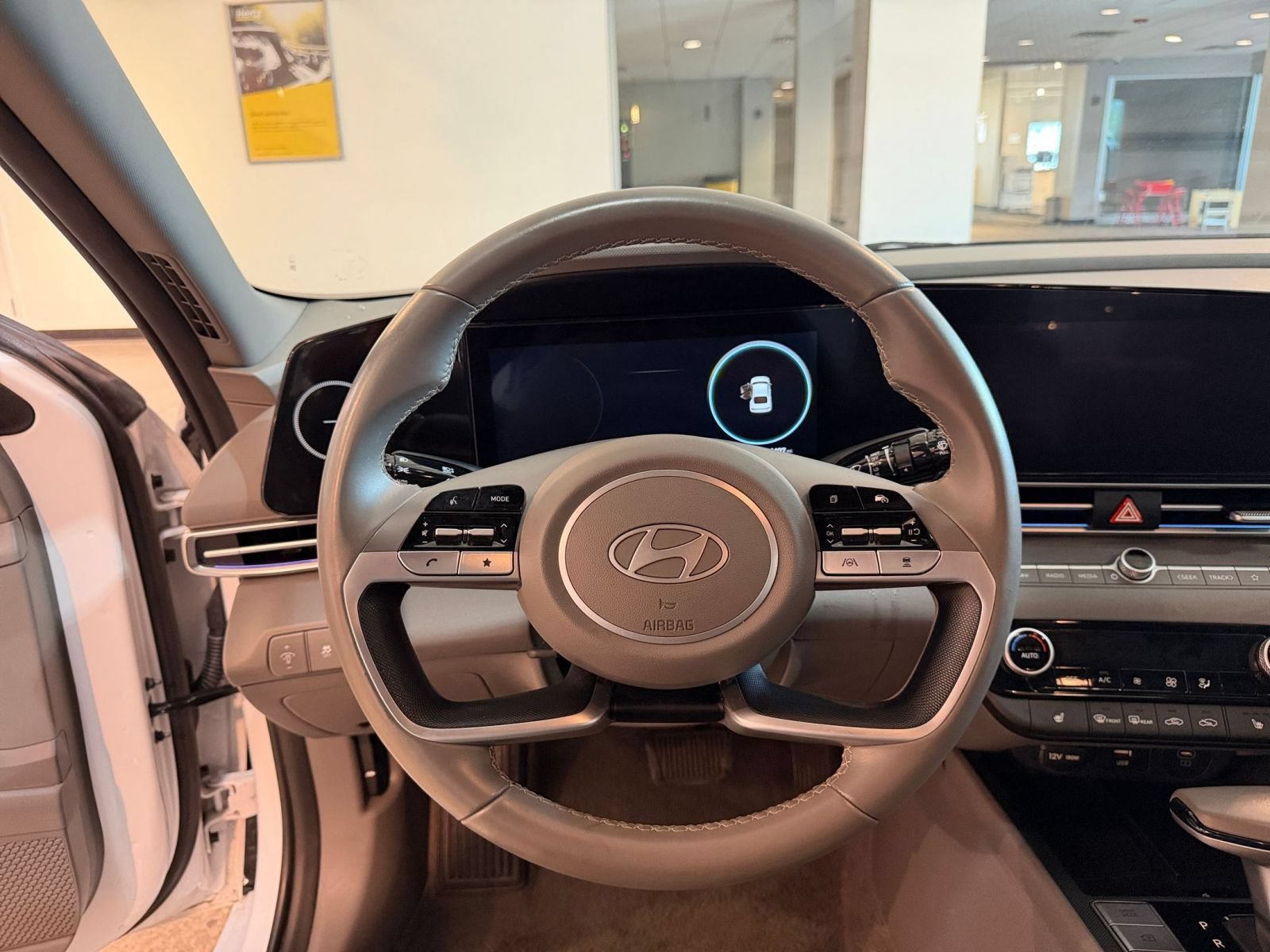 Used 2025 Hyundai Elantra SEL FWD image 28