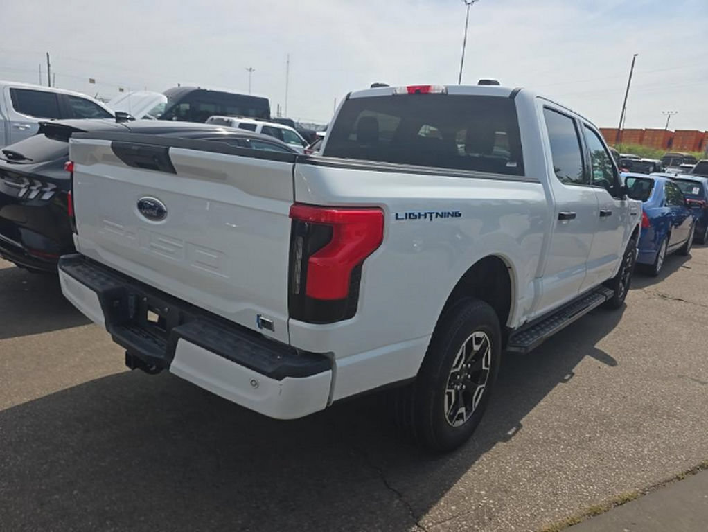 Used 2023 Ford F150 Lightning XLT AWD/4WD image 4