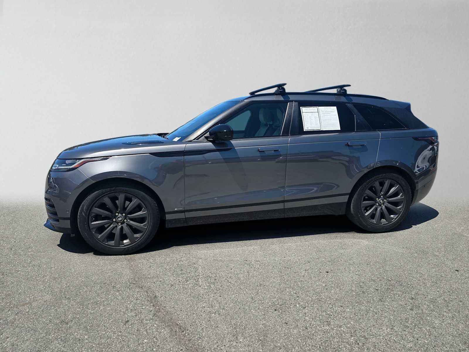 Used 2019 Land Rover Range Rover Velar R-Dynamic SE AWD/4WD image 2