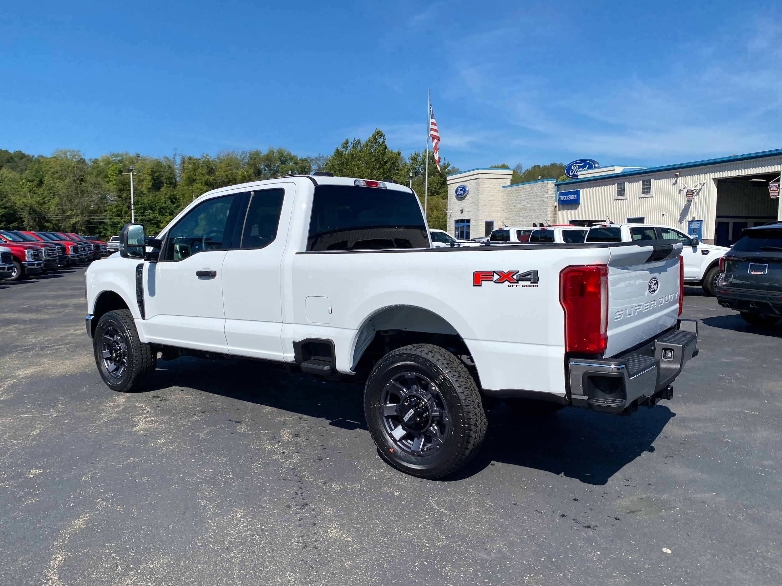 New 2027 Ford F350 XLT w/ FX4 Off-Road Package AWD/4WD image 8