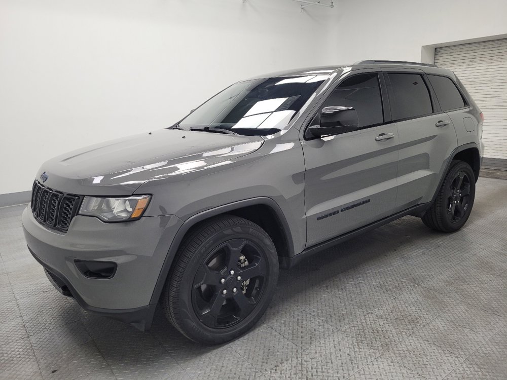 Used 2019 Jeep Grand Cherokee Laredo image 2