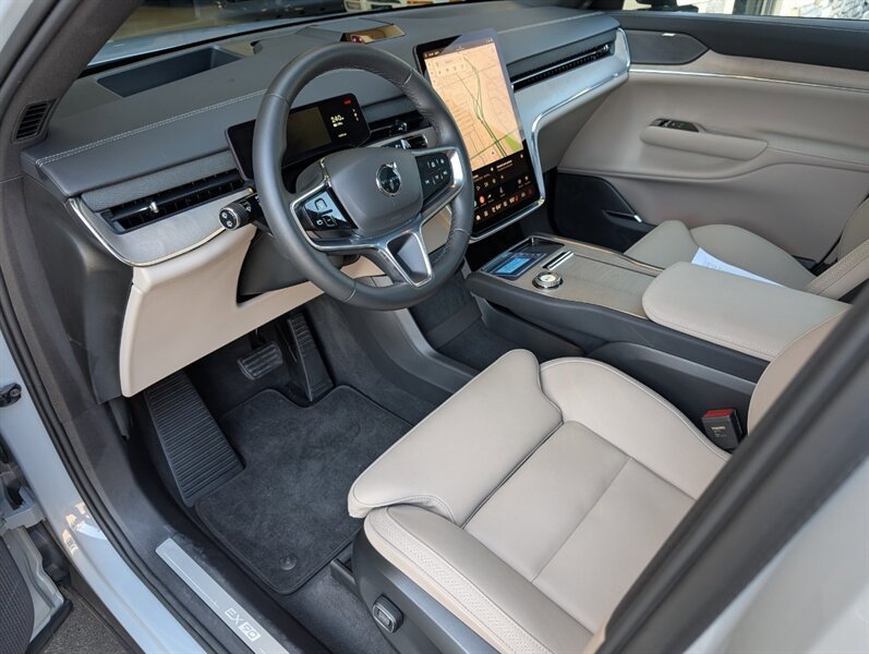 Used 2025 Volvo EX90 Plus AWD/4WD image 2