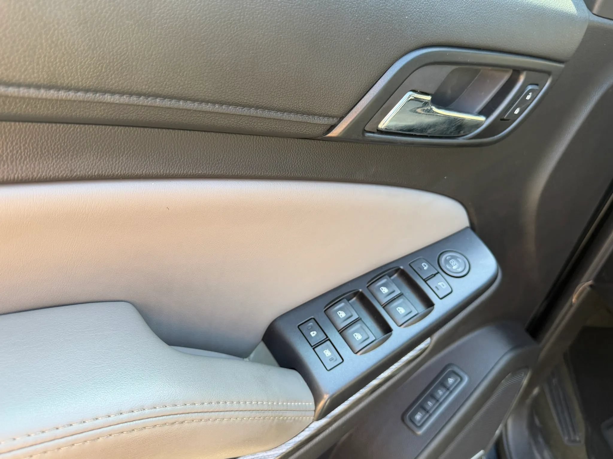 Used 2015 Chevrolet Tahoe LT RWD image 29
