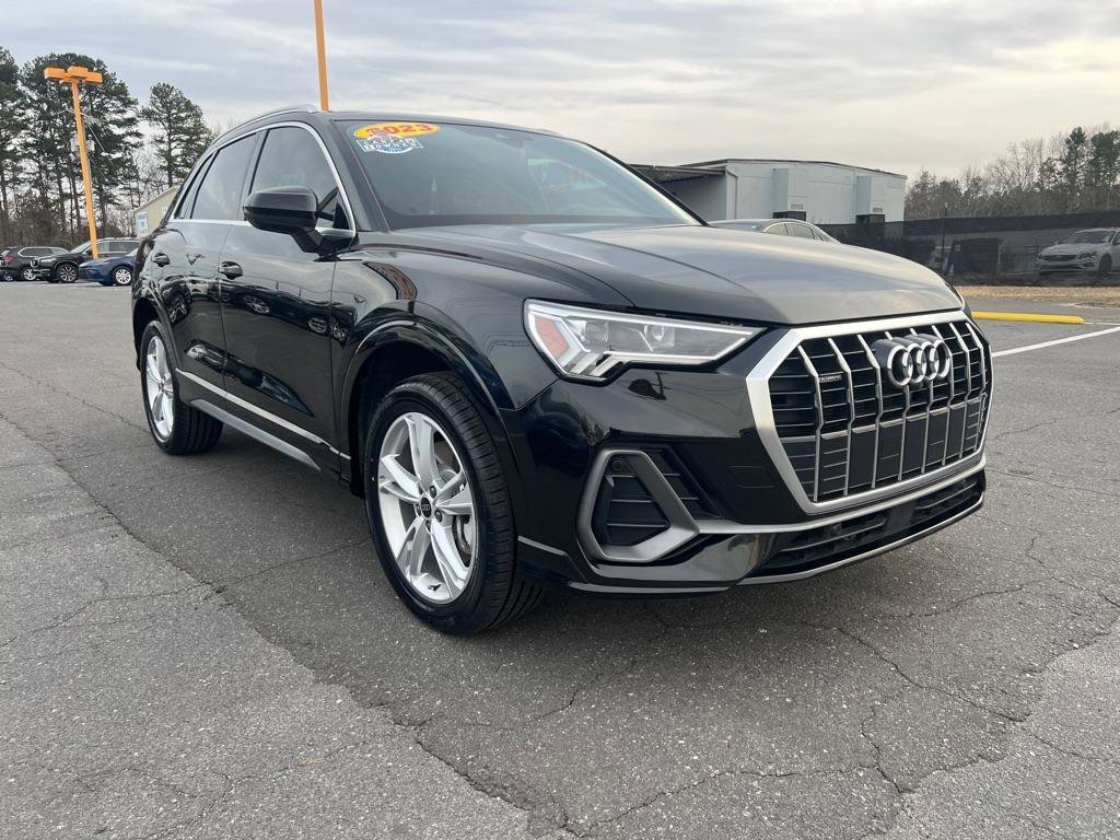 Used 2023 Audi Q3 2.0T Premium Plus w/ Premium Plus Package image 3