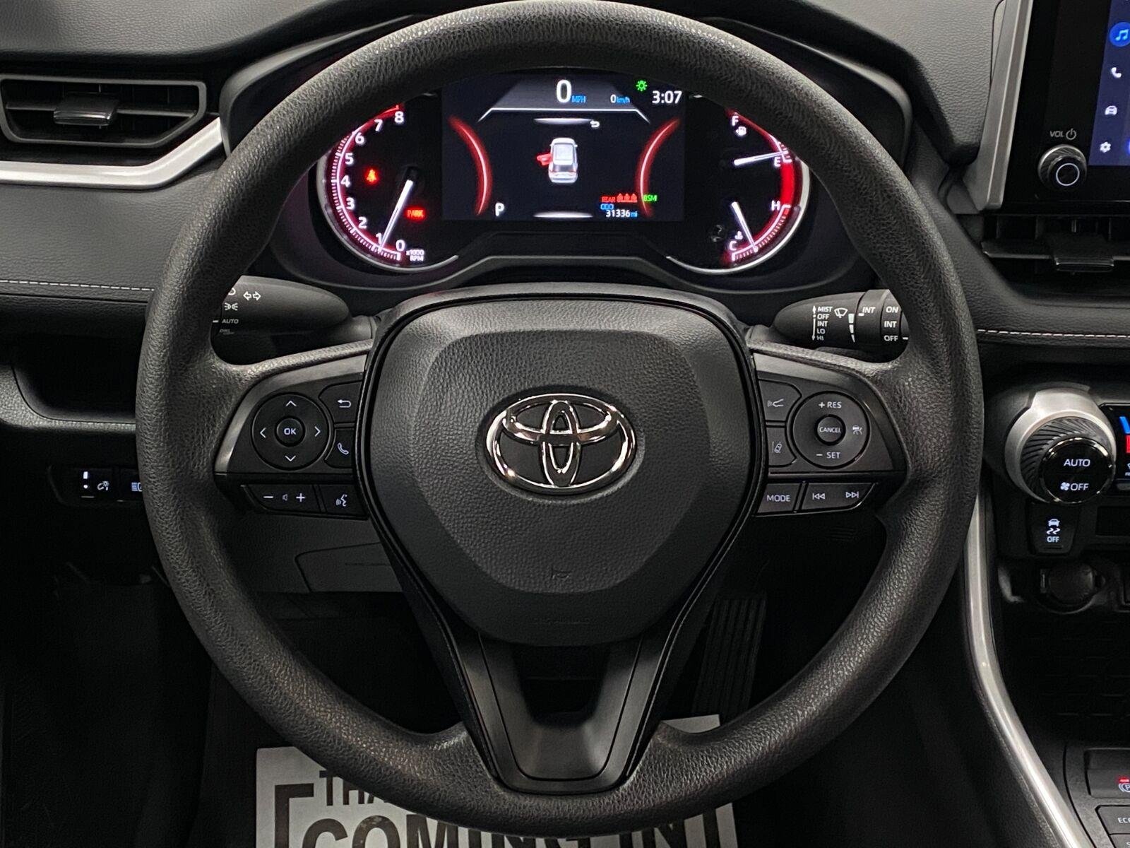 Used 2025 Toyota RAV4 XLE AWD/4WD image 14
