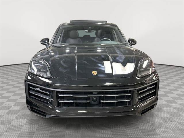 Used 2025 Porsche Cayenne AWD/4WD image 6