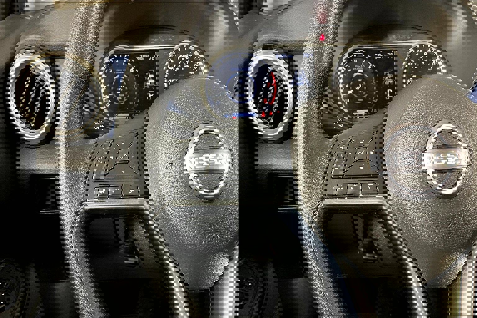 Used 2025 Nissan Versa SV w/ Electronics Package image 10