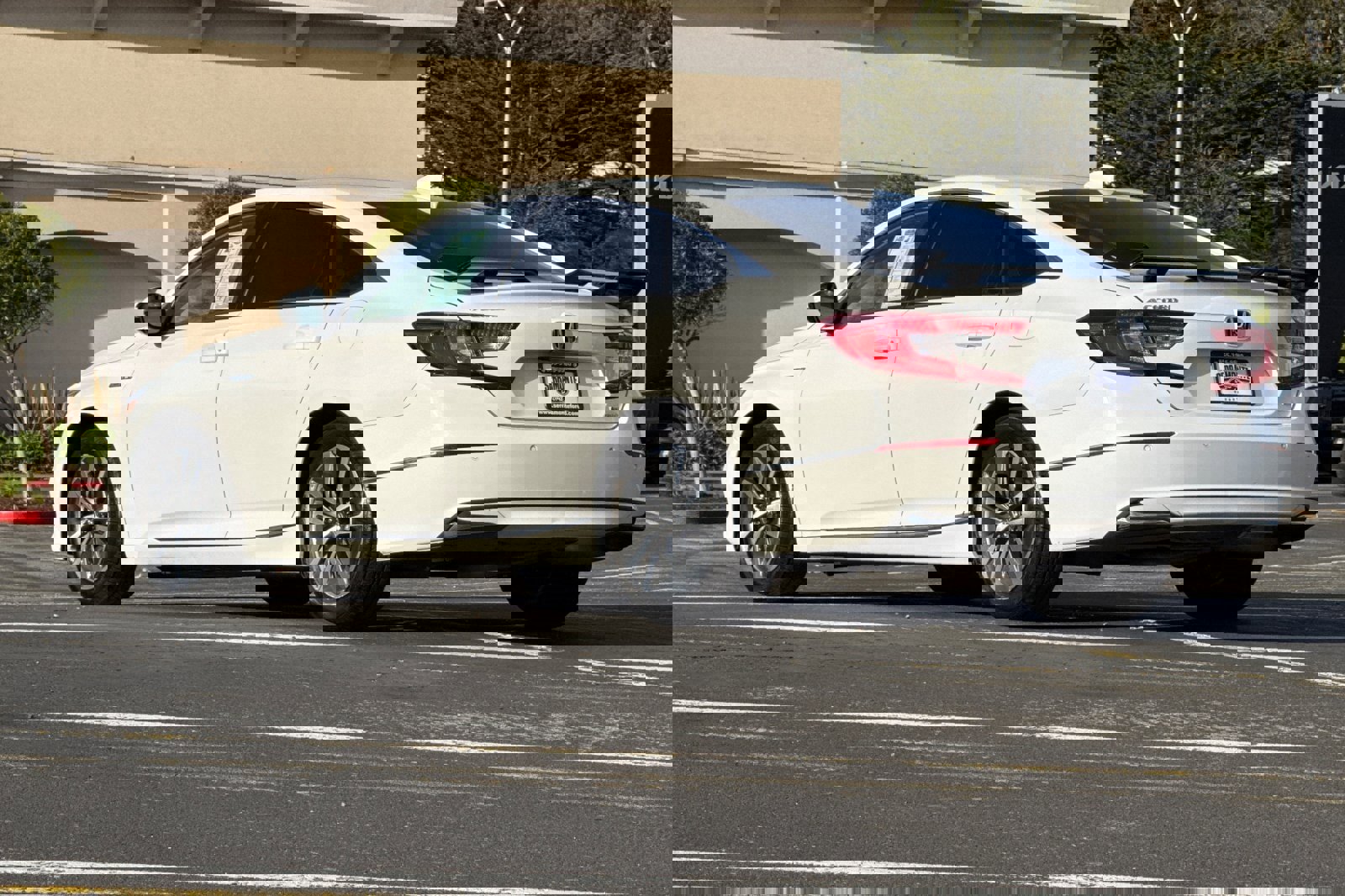 Used 2021 Honda Accord EX-L image 6