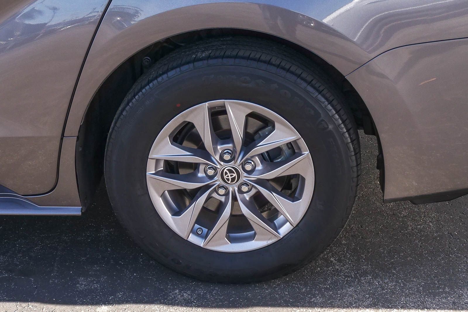 Used 2022 Toyota Sienna XLE image 6