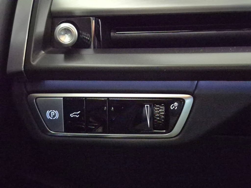 New 2027 Cadillac Vistiq Sport w/ LPO, Floor Liner Package AWD/4WD image 18