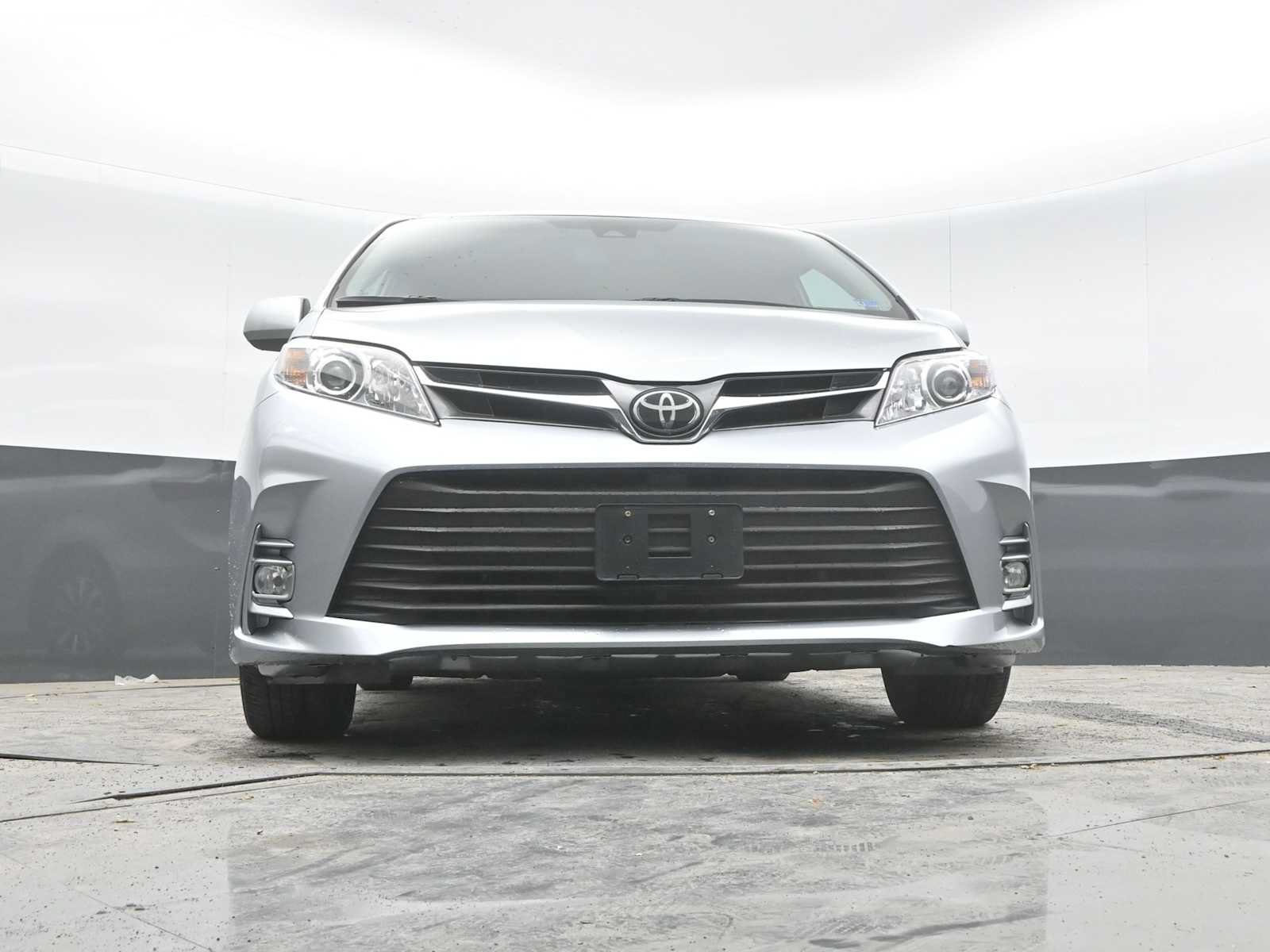 Used 2020 Toyota Sienna XLE w/ XLE Navigation Package AWD/4WD image 27