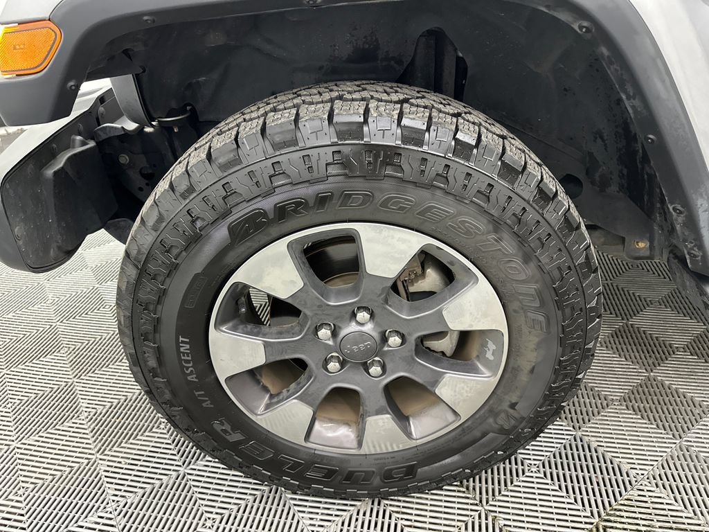 Used 2018 Jeep Wrangler Unlimited Sahara AWD/4WD image 11