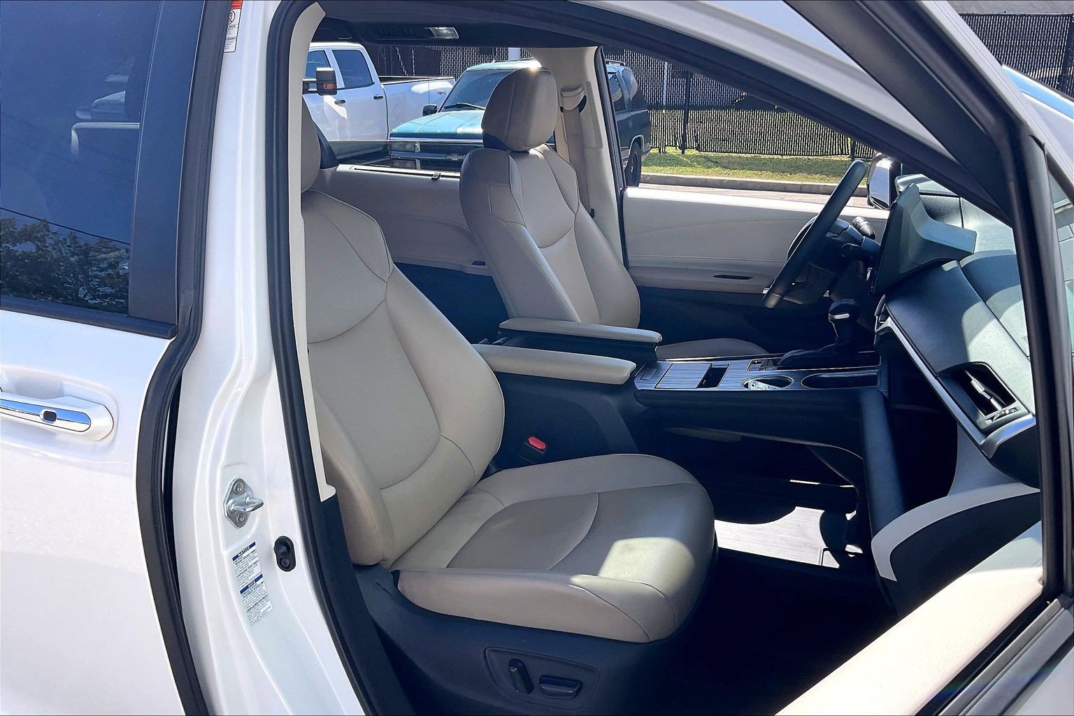 Used 2021 Toyota Sienna XLE w/ XLE Plus Package AWD/4WD image 9