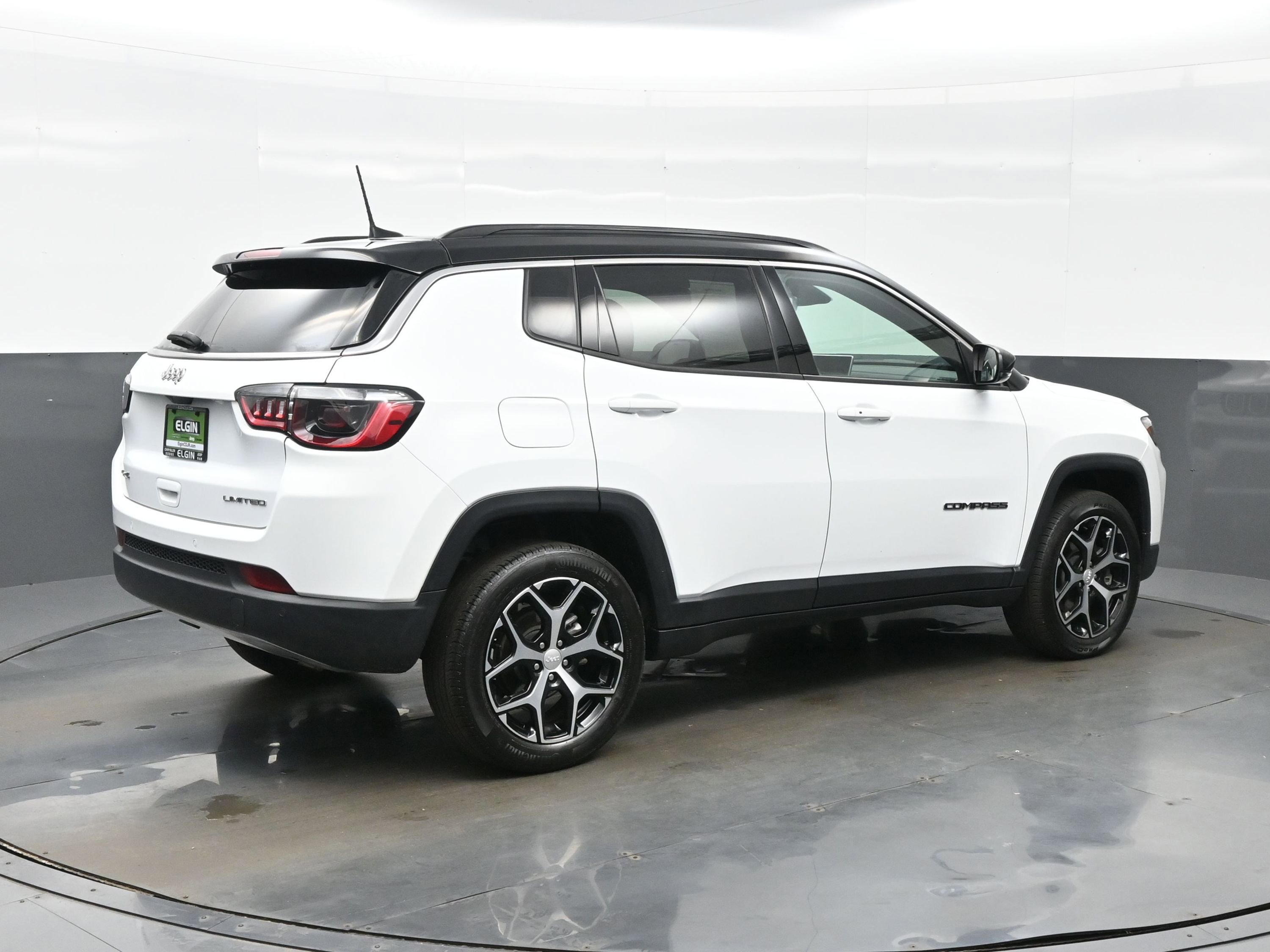 Used 2024 Jeep Compass Limited image 6
