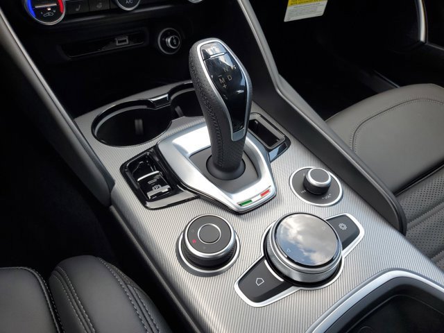 New 2023 Alfa Romeo Giulia Veloce image 8