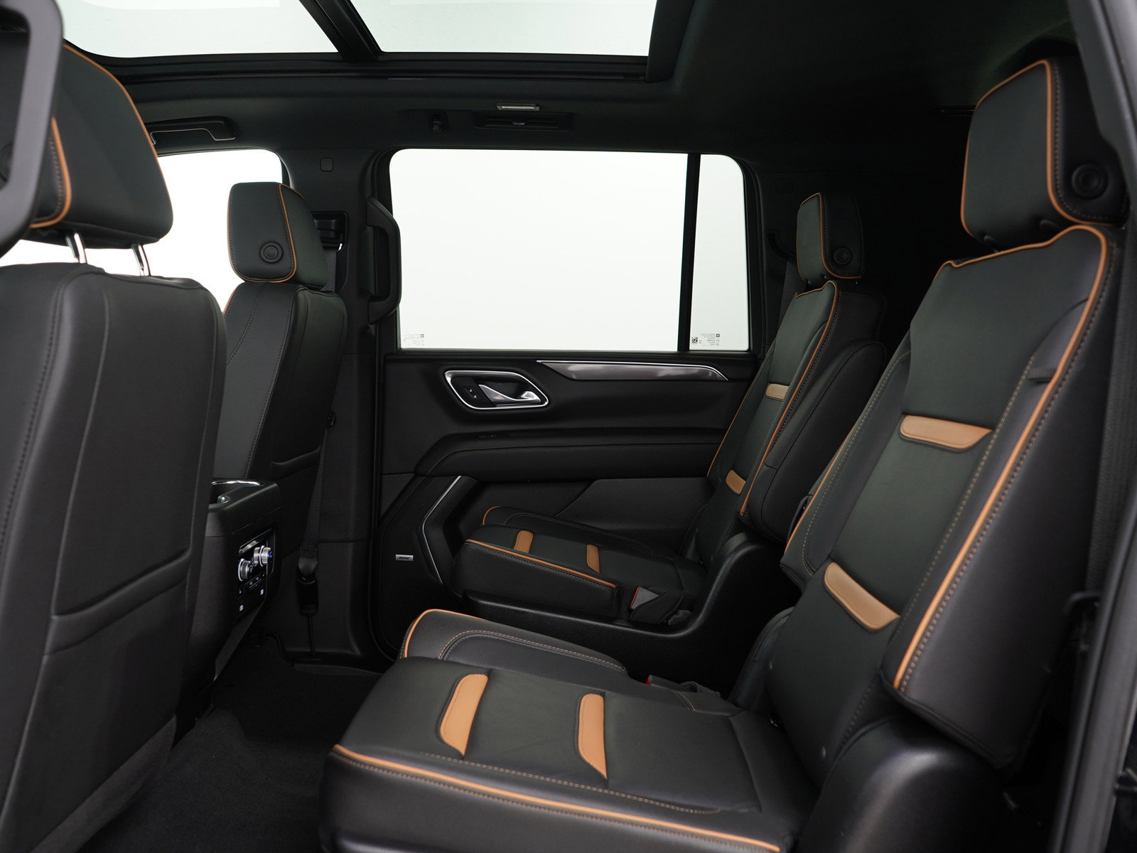 Used 2024 GMC Yukon XL AT4 w/ AT4 Premium Package AWD/4WD image 20