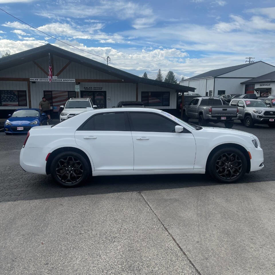 Used 2019 Chrysler 300 S image 7